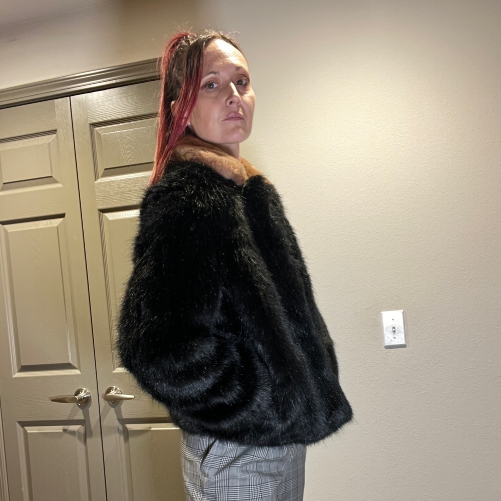 AINEA Italian black faux fur coat with contrast trim - Picture 15 of 15